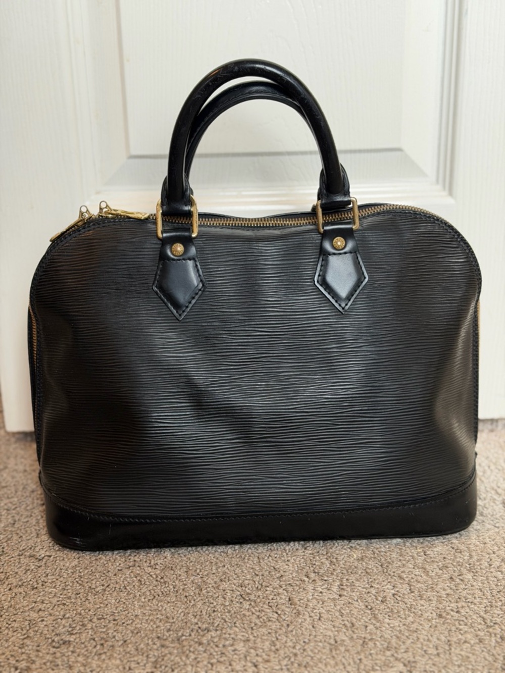 Louis Vuitton epi Alma pm black